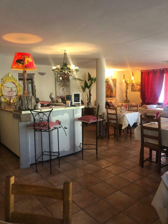 Hotel Restaurant Le Delta Сент-Мари-де-ла-Мер Экстерьер фото